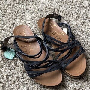 Blowfish 4Earth Women's Black and Tan Strappy Sandals